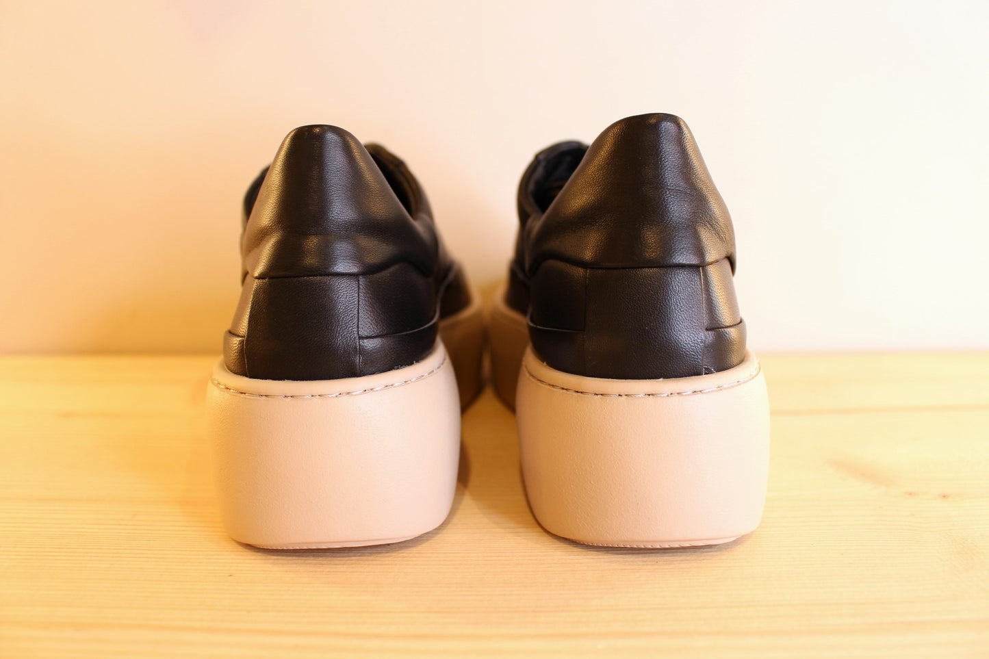 Sneaker cuir noir lacet noir semelle épaisse confortable HOGL