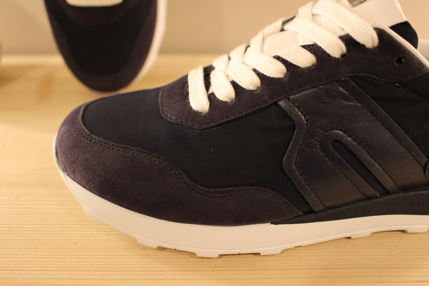 Sneaker cuir bleu marine et blanc semelle interne amovible HÖGL