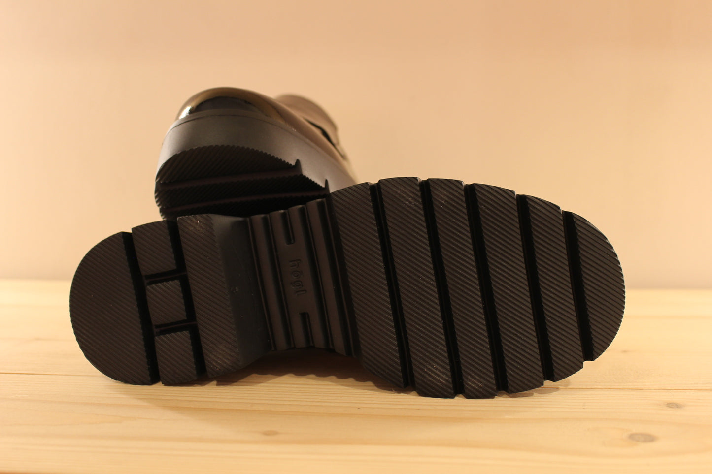 Mocassin femme en cuir vernis noir semelle extra légère de chez HÖGL