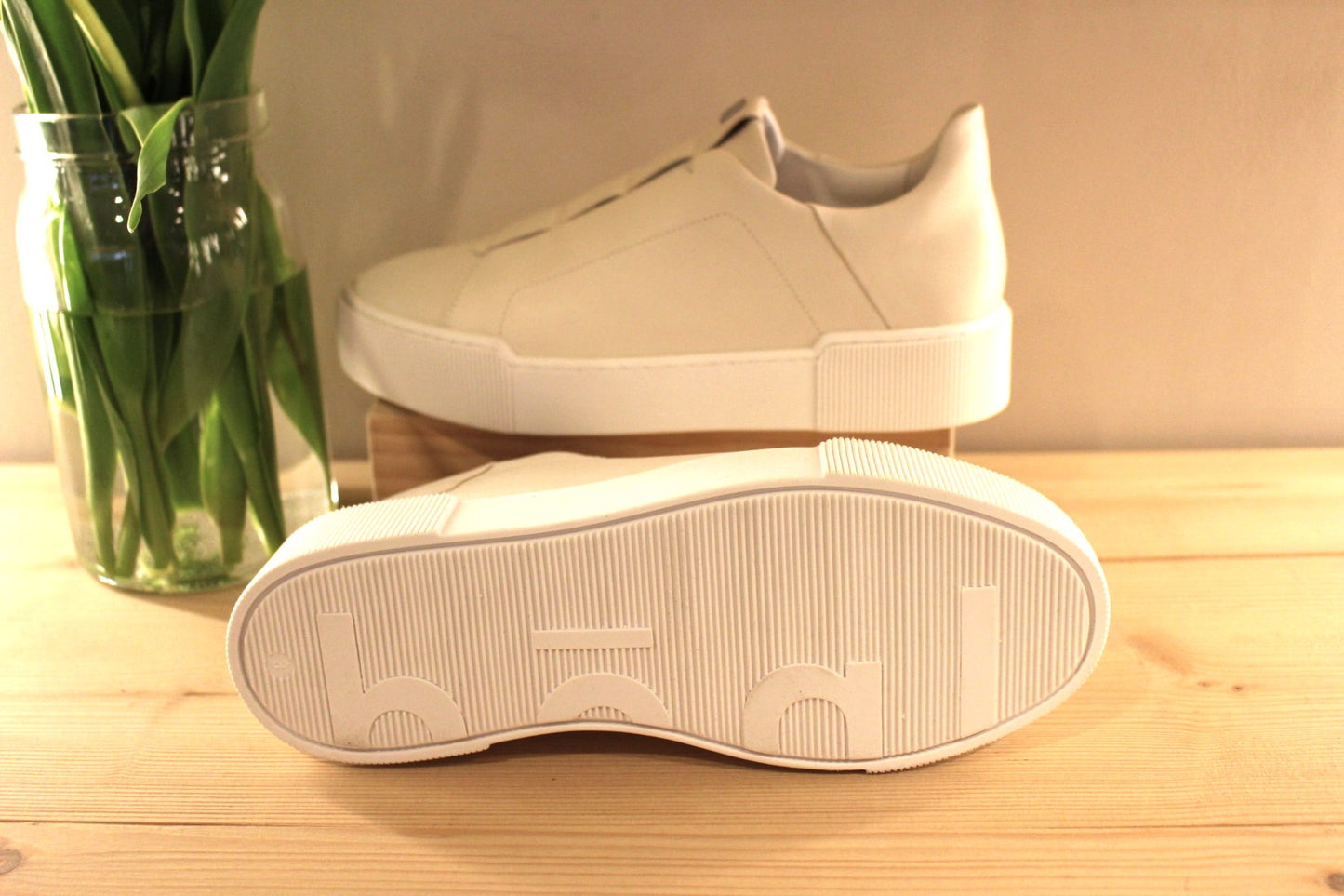 Basket cuir blanc Högl, à enfiler.