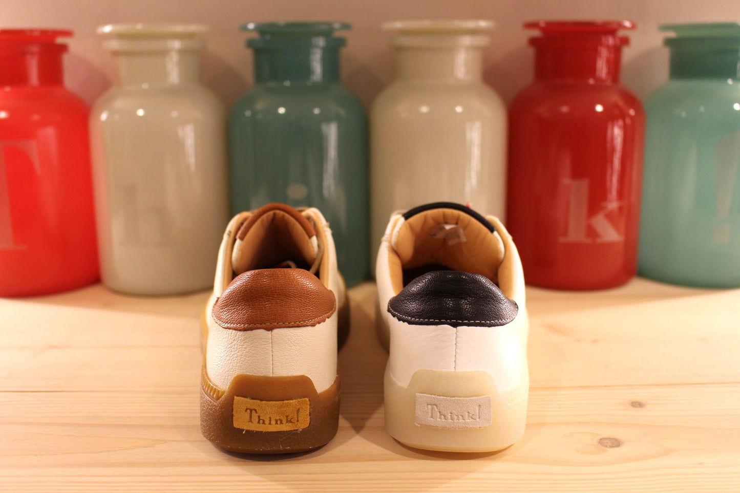 Sneaker cuir écru et caramel ou blanc et gris semelle interne amovible THINK