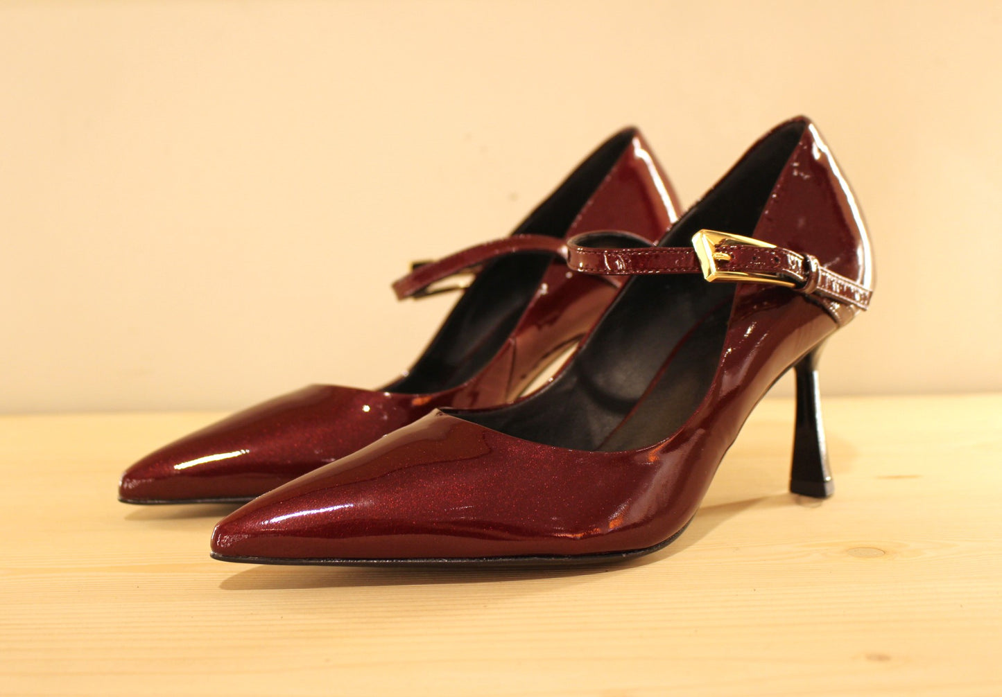 Escarpin HÖGL en cuir vernis bordeaux trés élégant et confortable fabrication autrichienne