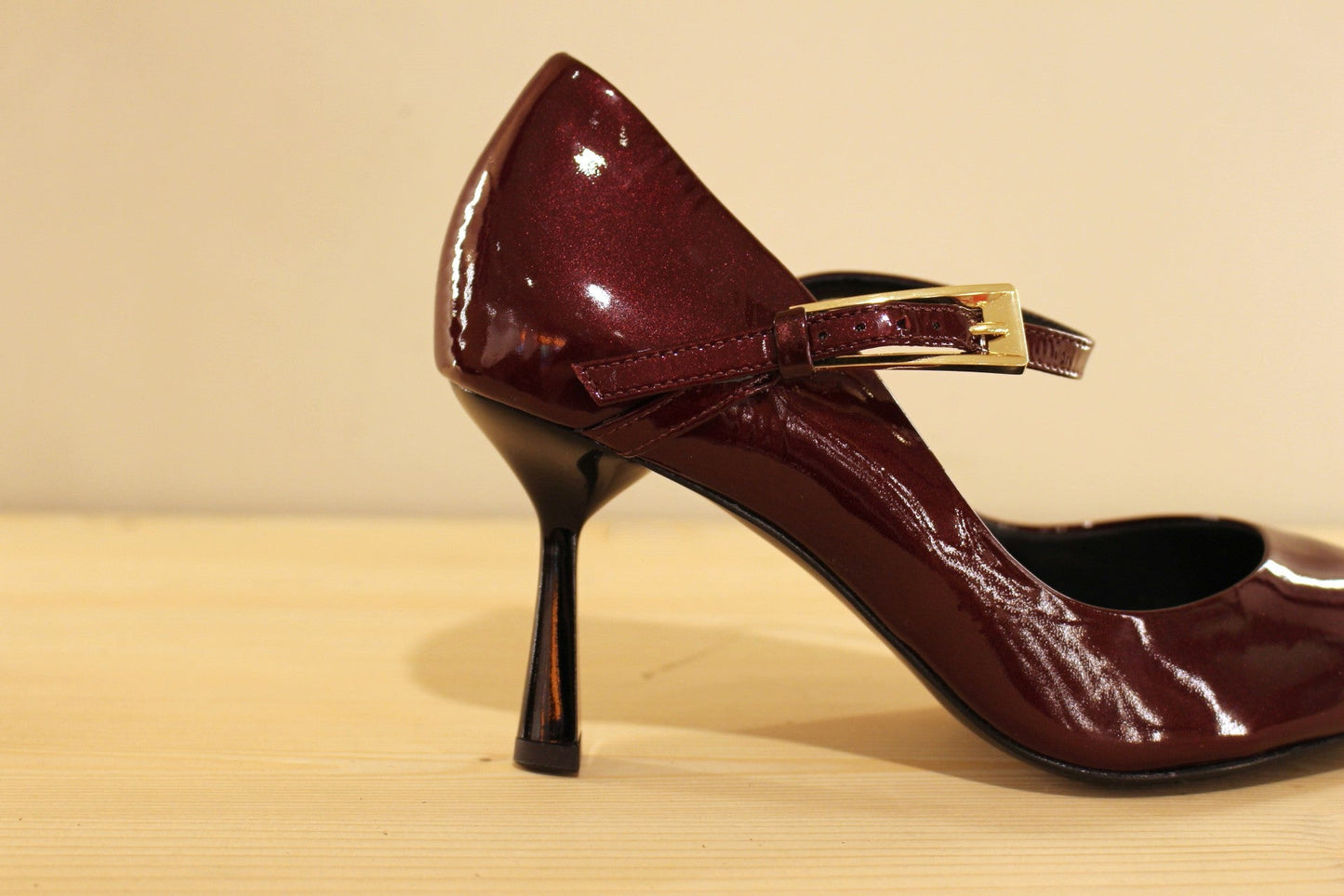 Escarpin HÖGL en cuir vernis bordeaux trés élégant et confortable fabrication autrichienne