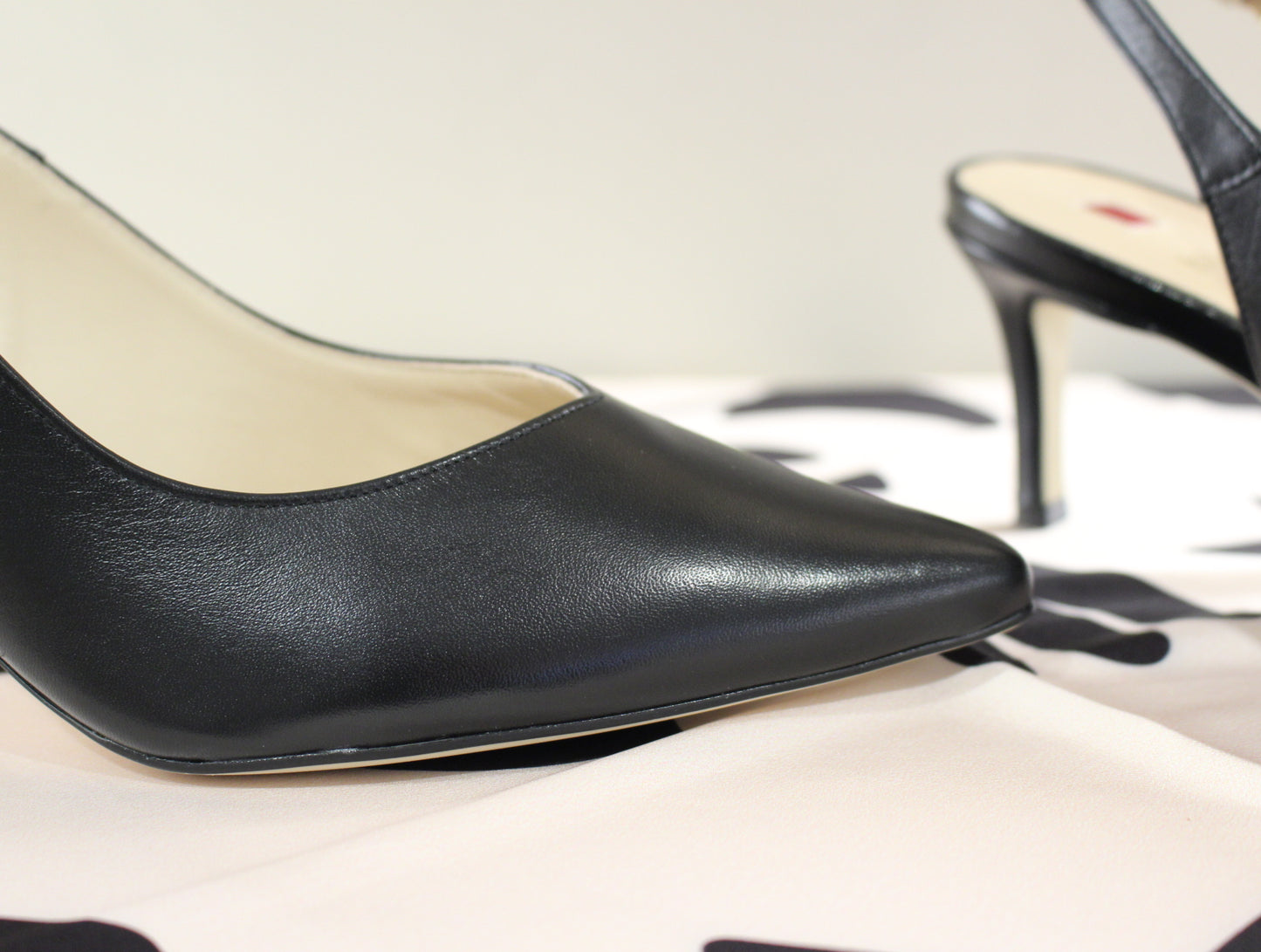 Trotteur petit talon cuir souple noir HOGL