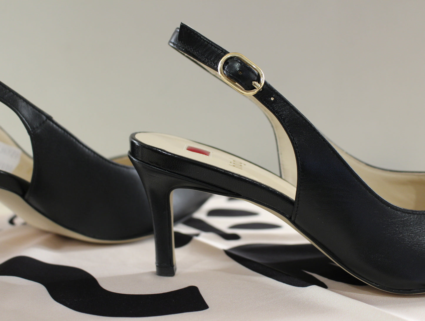 Trotteur petit talon cuir souple noir HOGL