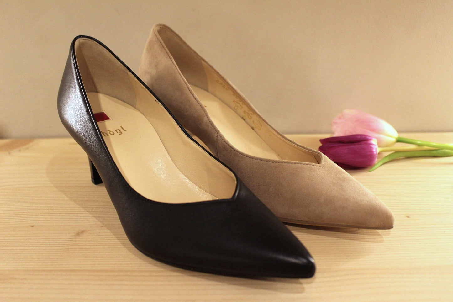 Escarpin pleine fleur cuir noir ou velours beige HÖGL