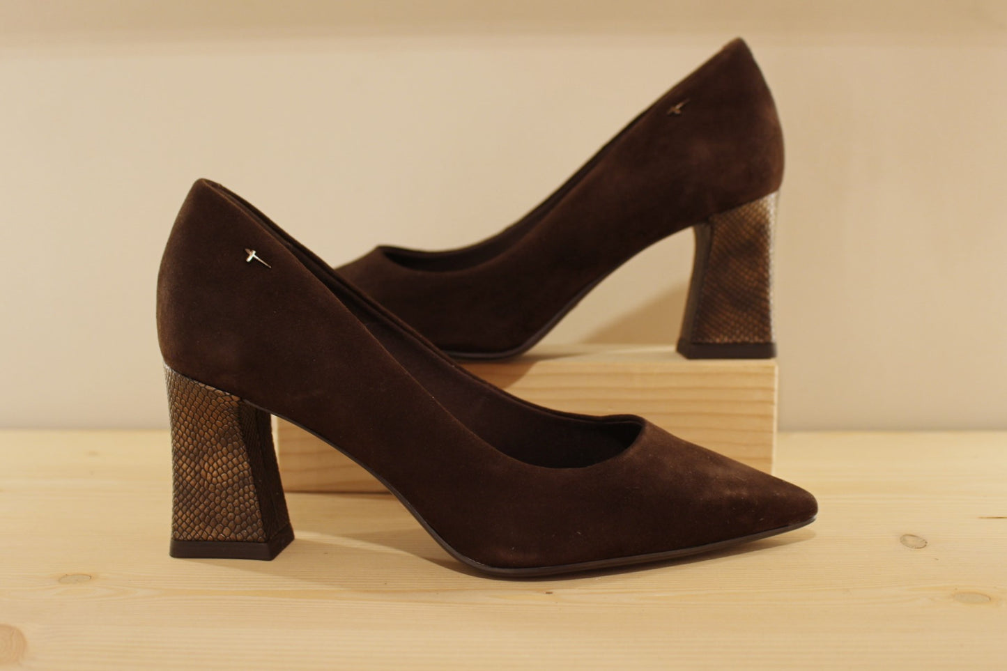 Escarpin cuir velours marron et talopn imprimé serpent métallisé TAMARIS