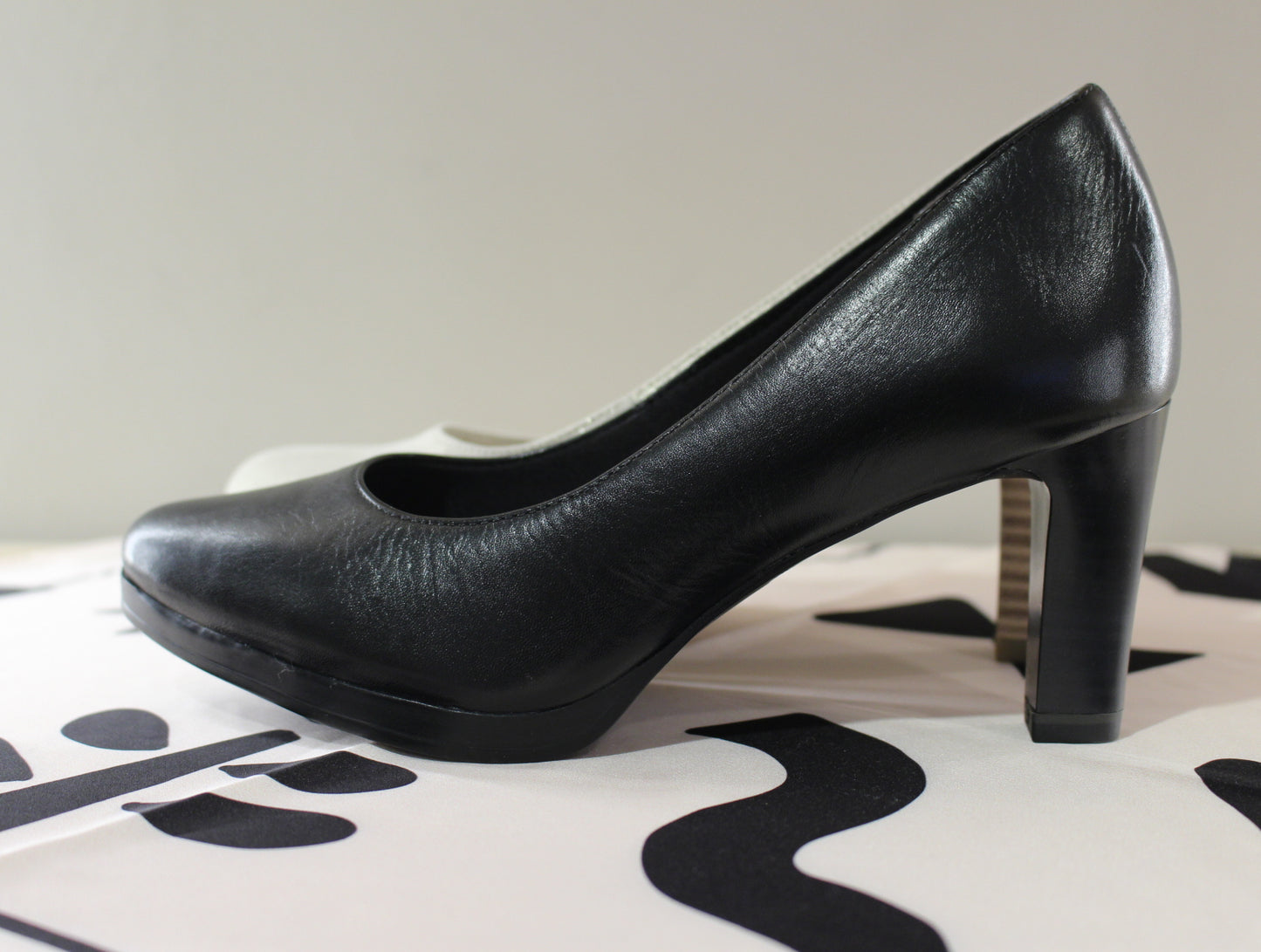 Escarpin cuir noir ou métallisé champagne TAMARIS