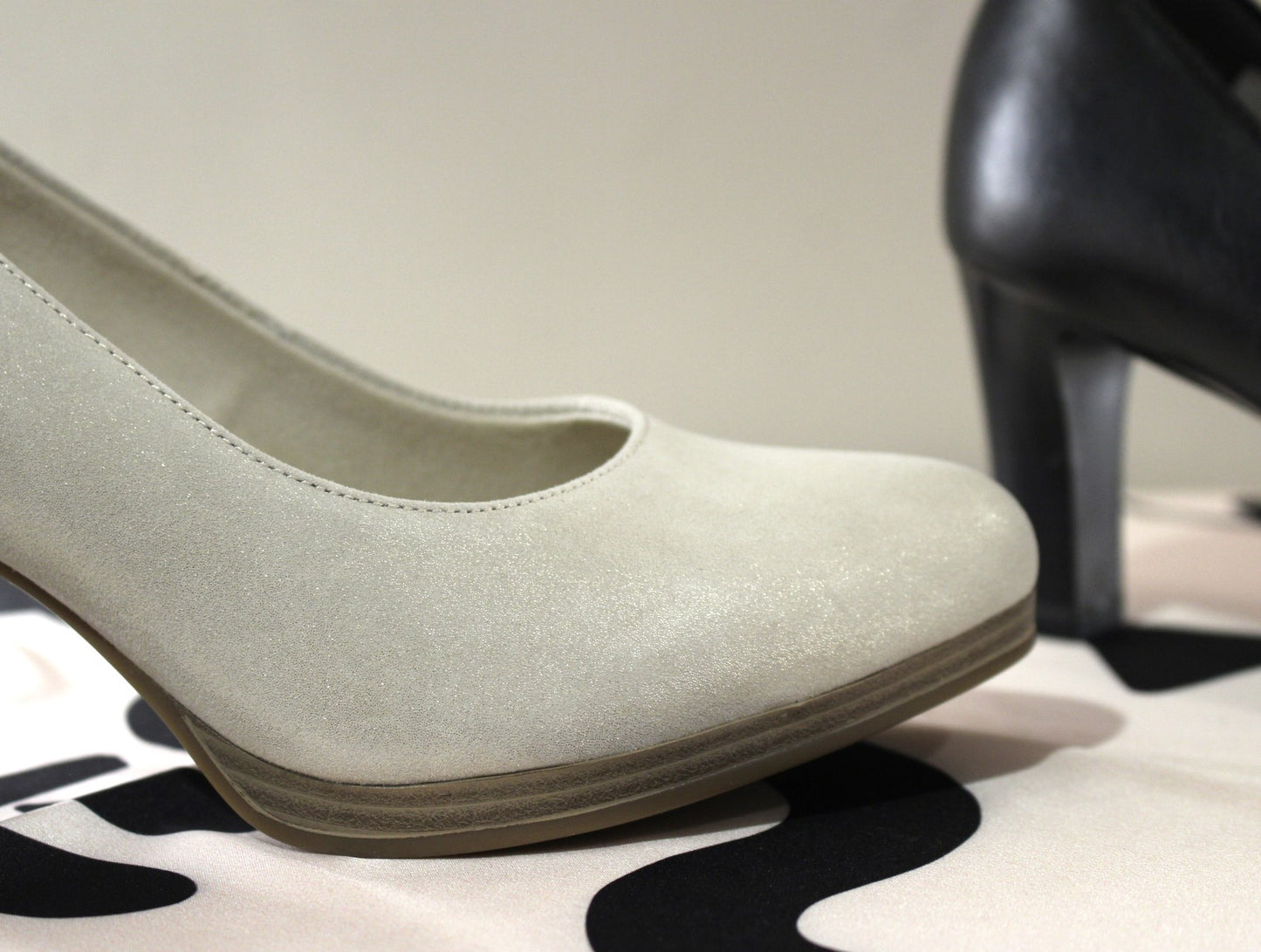 Escarpin cuir noir ou métallisé champagne TAMARIS