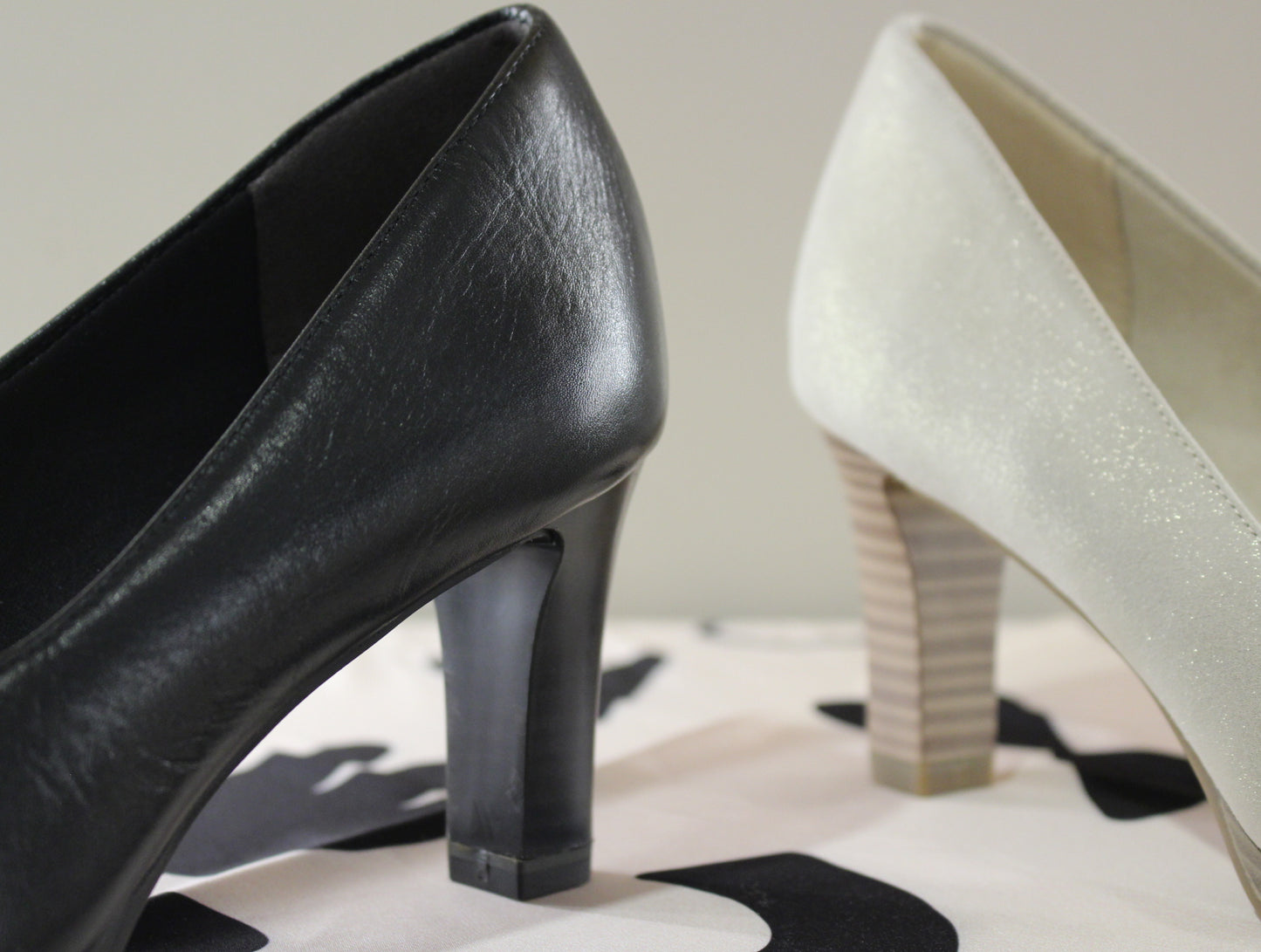 Escarpin cuir noir ou métallisé champagne TAMARIS