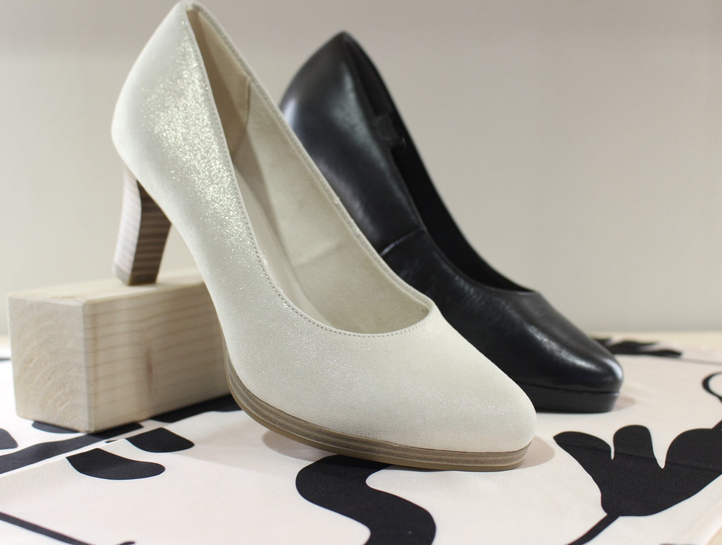 Escarpin cuir noir ou métallisé champagne TAMARIS