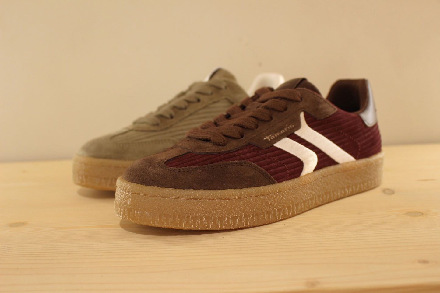 Basket cuir velours vert ou bordeaux TAMARIS