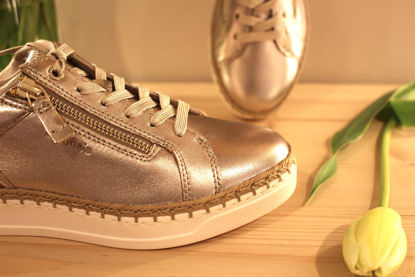 Zoom sur le devant de la chaussure
