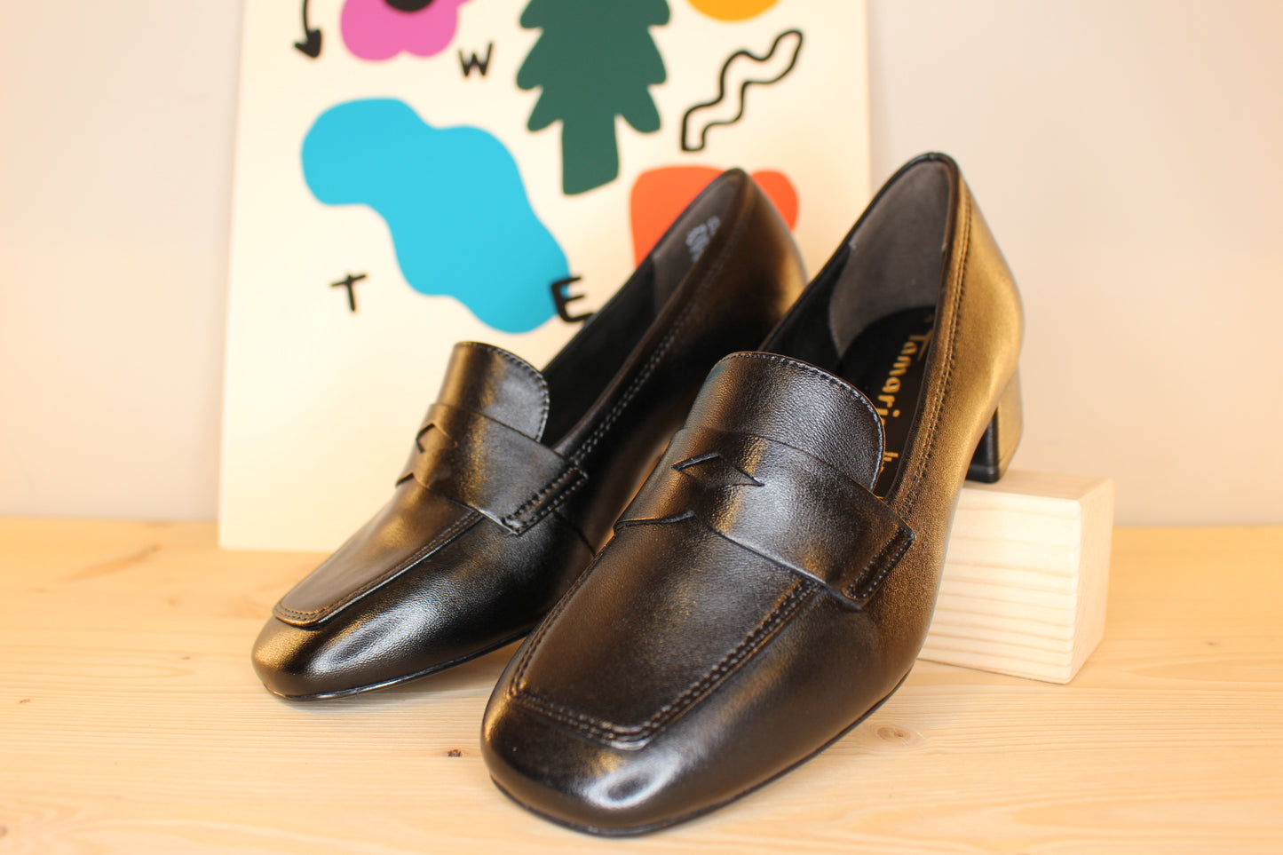 Mocassin cuir noir petit talon TAMARIS