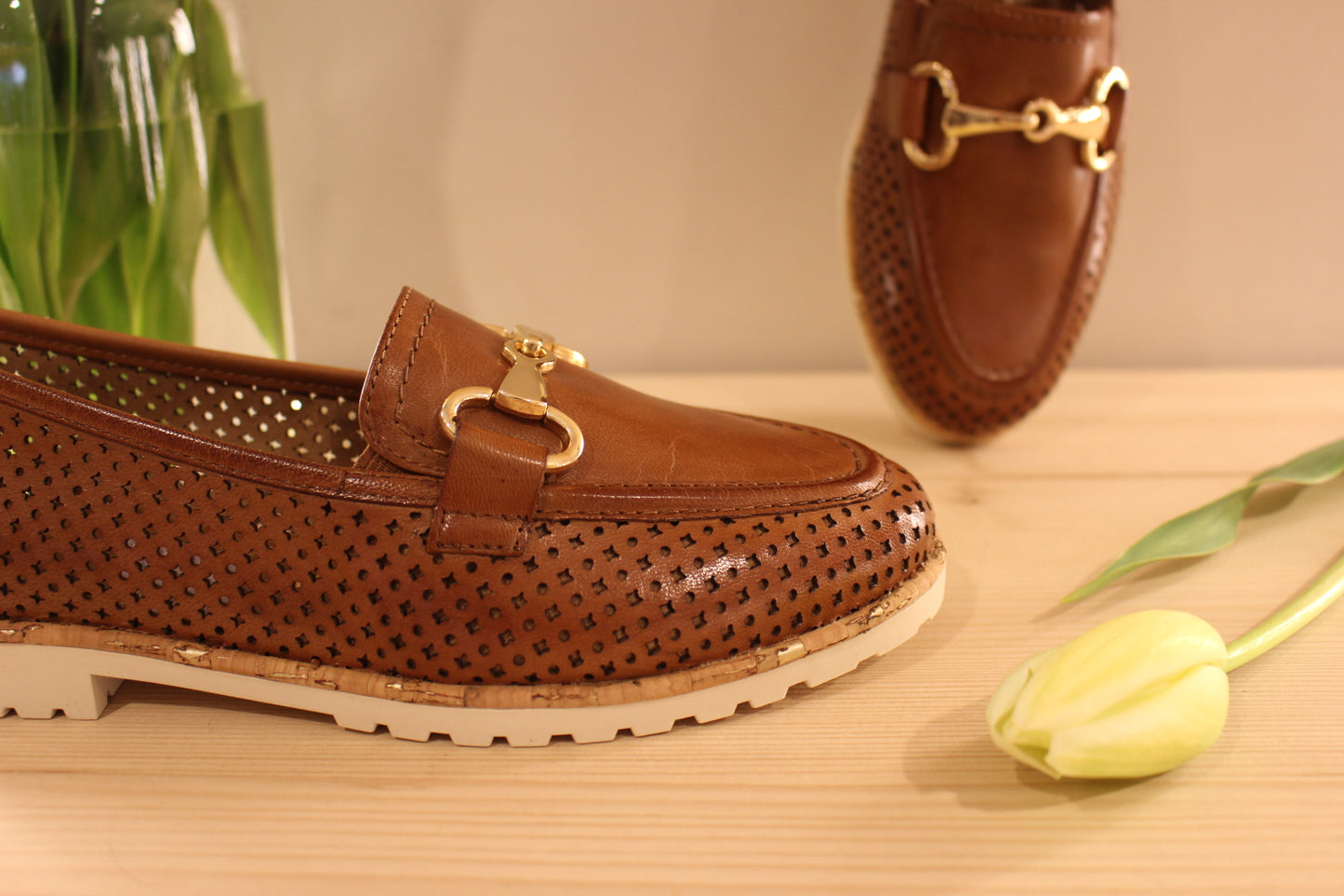 Mocassin marron en cuir perforé TAMARIS