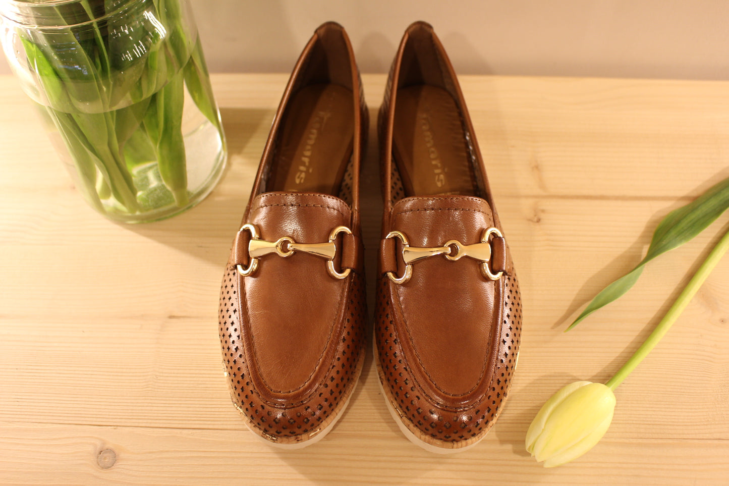 Mocassin marron en cuir perforé TAMARIS
