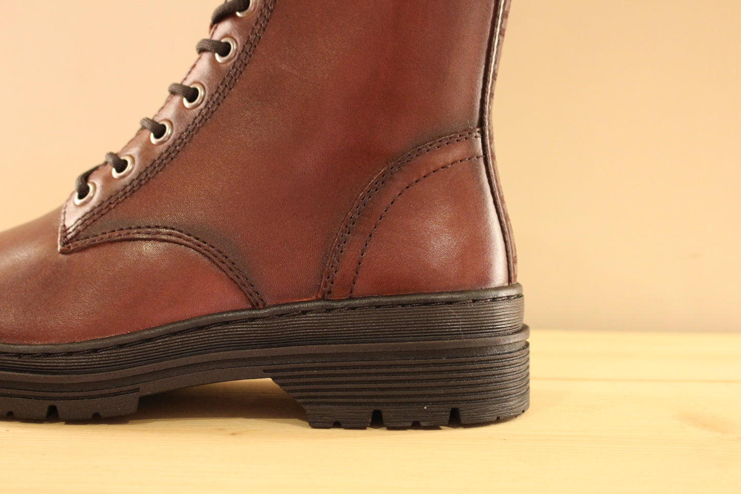 Bottines en cuir rouge ou noir et doublées chaud de chez TAMARIS