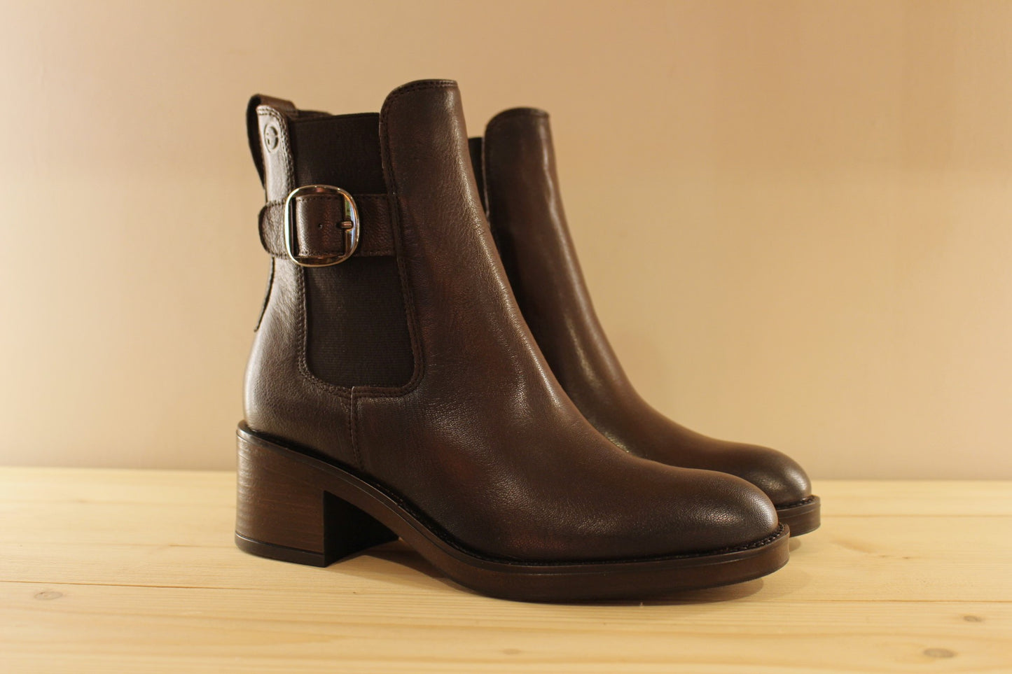 Bottines en cuir moka petit talon TAMARIS