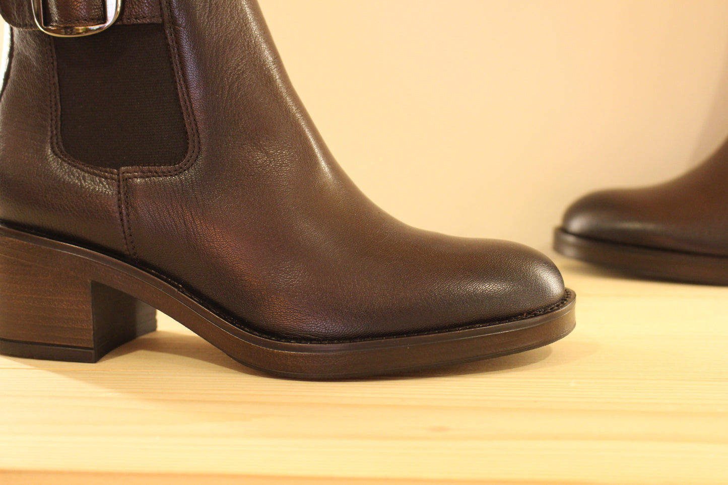 Bottines en cuir moka petit talon TAMARIS
