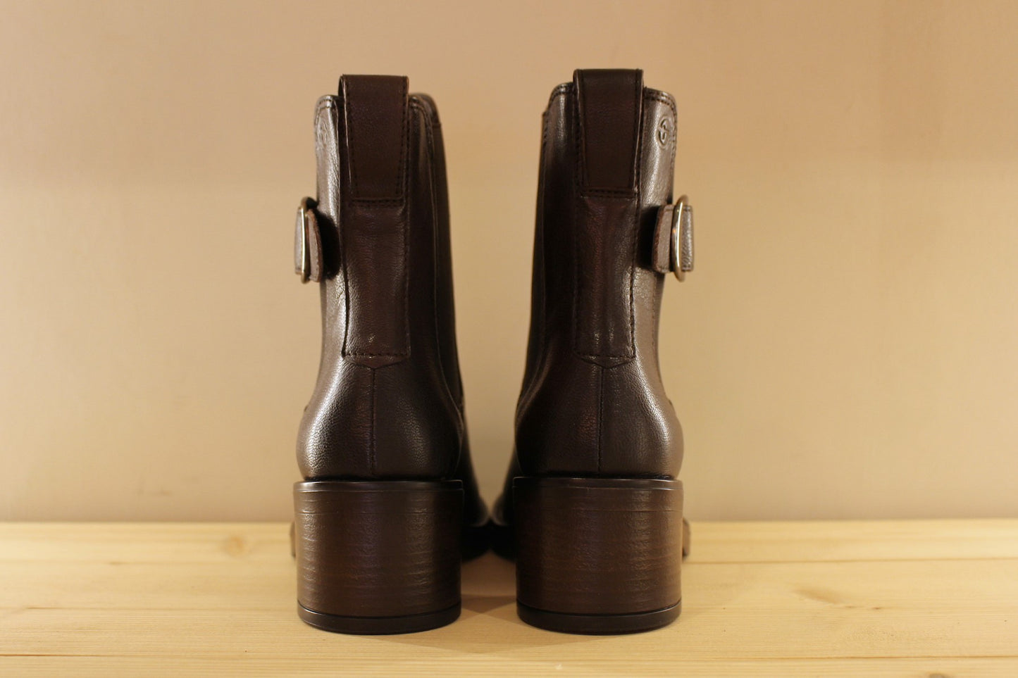 Bottines en cuir moka petit talon TAMARIS