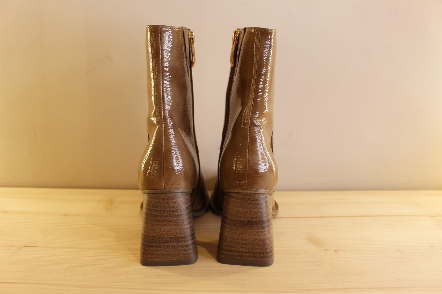 Bottine vegan camel vernis talon haut TAMARIS