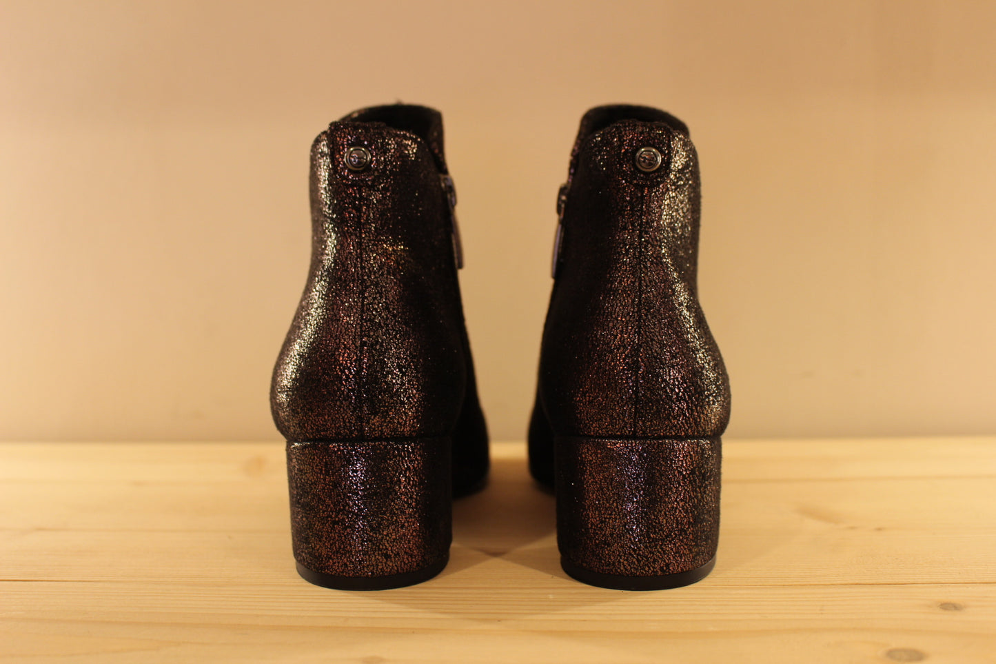 Bottines Vegan métallisé bronze avec un petit talon et zip interne TAMARIS