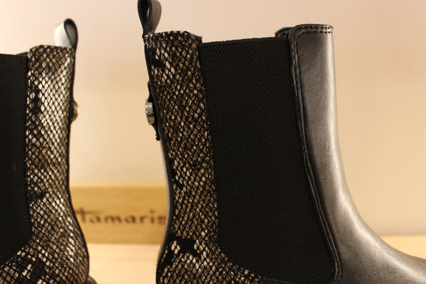 Bottines vegan TAMARIS à enfiler noir et serpent