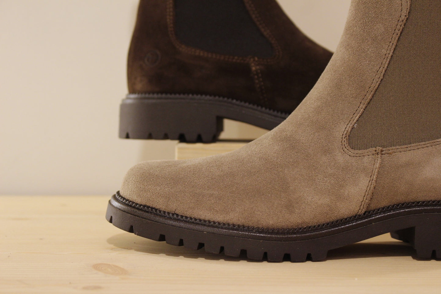 Chelsea cuir velours marron ou taupe TAMARIS