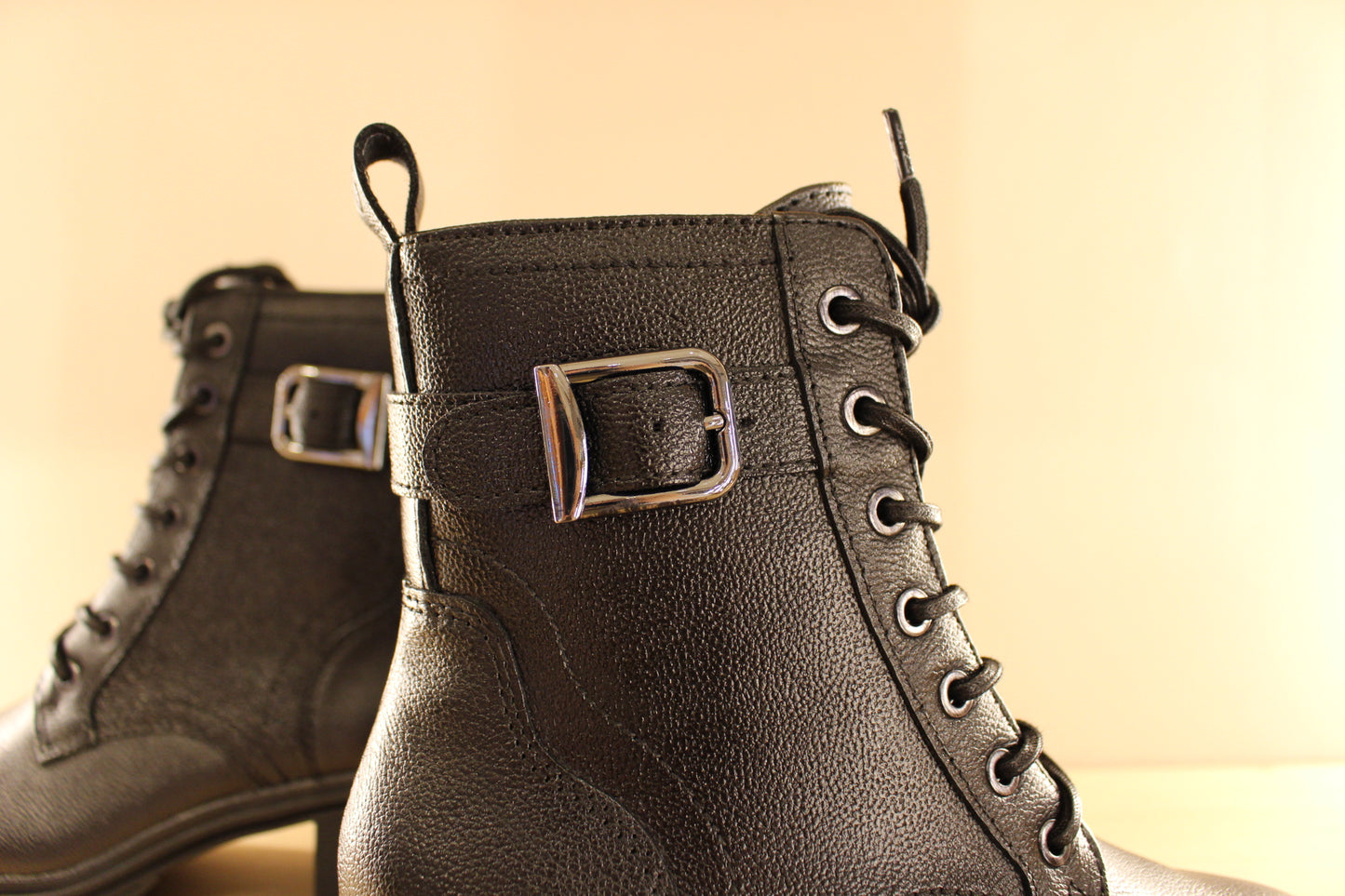 Bottines à talon de chez TAMARIS serrage lacet et zip