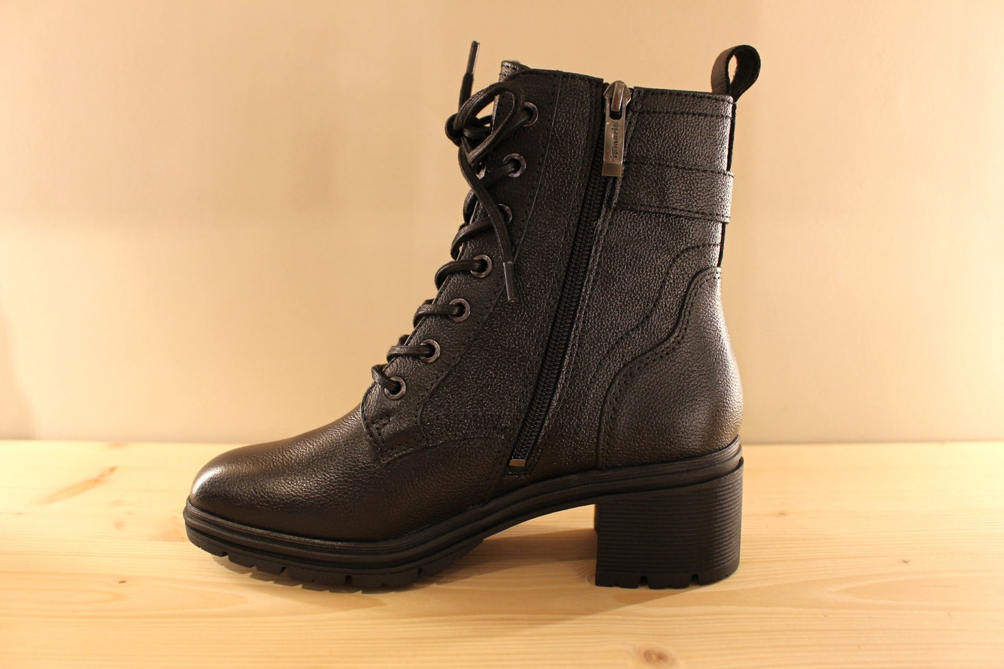 Bottines à talon de chez TAMARIS serrage lacet et zip