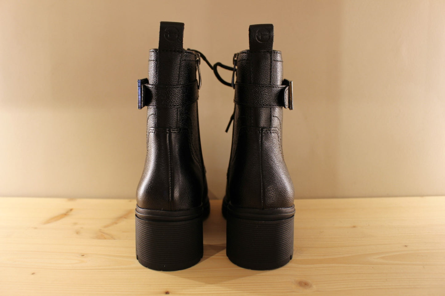 Bottines à talon de chez TAMARIS serrage lacet et zip