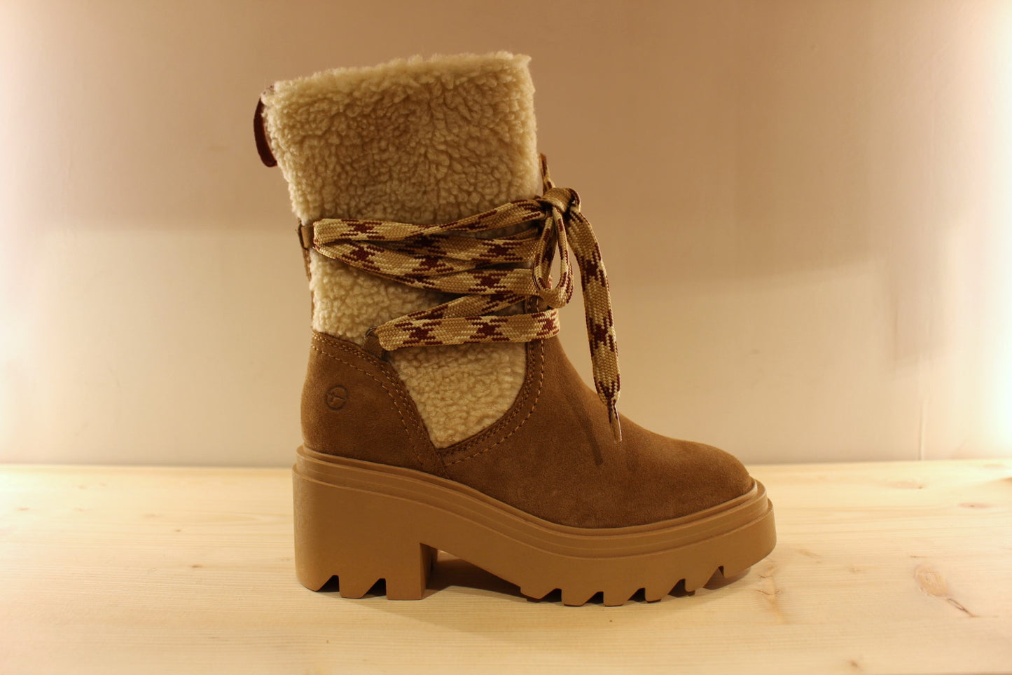 Botte chaude cuir camel et fourrure acrylique TAMARIS