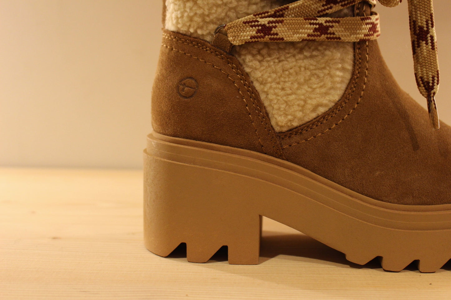 Botte chaude cuir camel et fourrure acrylique TAMARIS