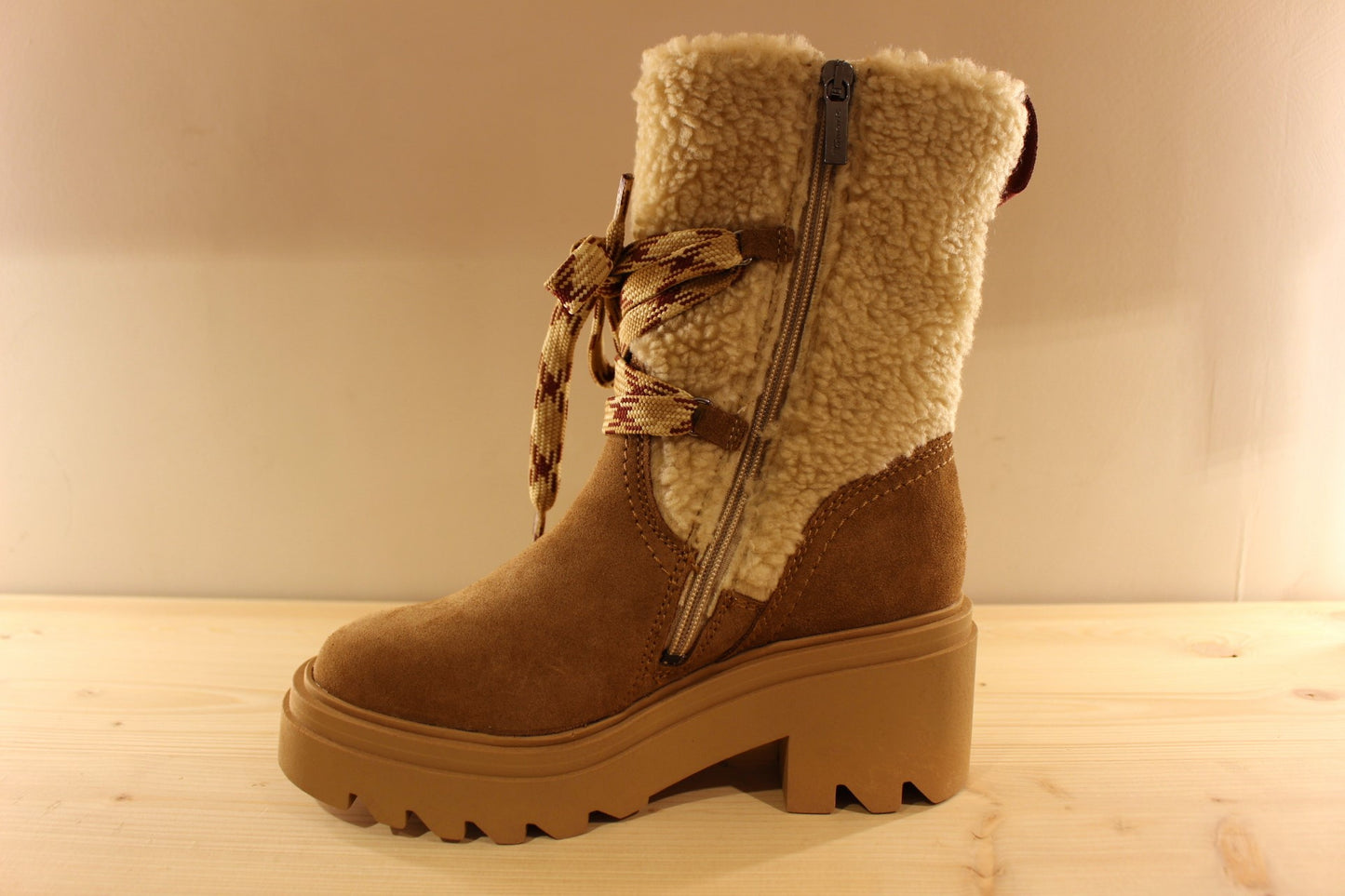 Botte chaude cuir camel et fourrure acrylique TAMARIS