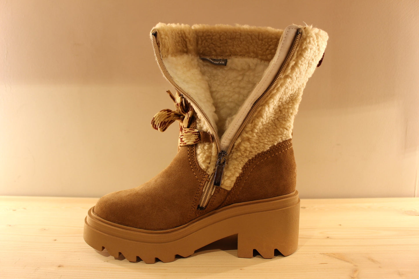 Botte chaude cuir camel et fourrure acrylique TAMARIS