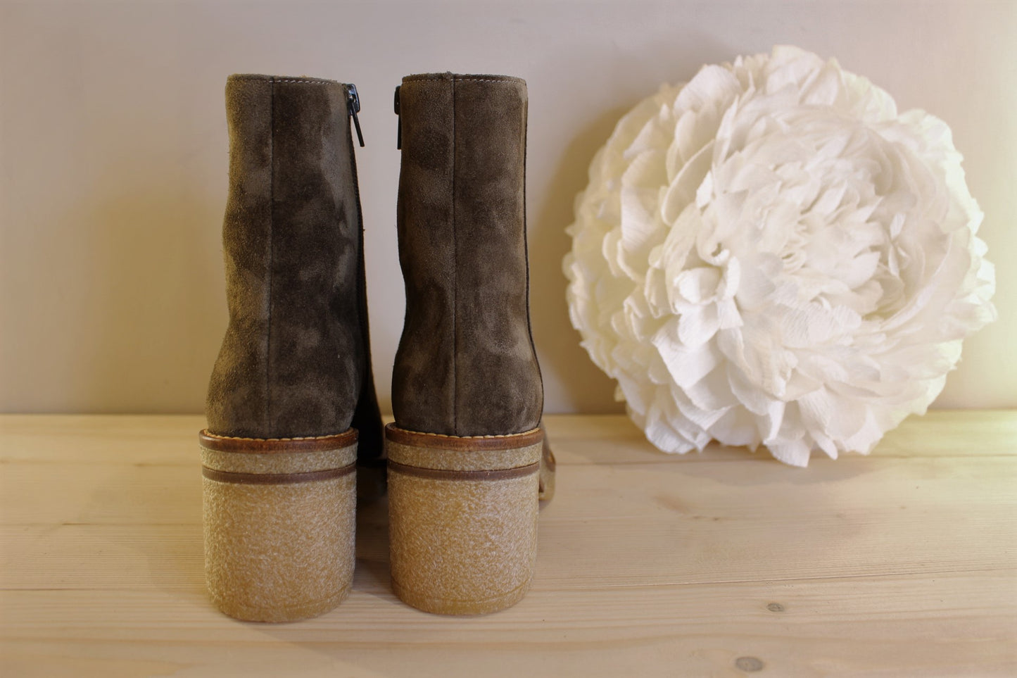 Bottine ALPE en cuir velours Olive talon et semelle crêpe