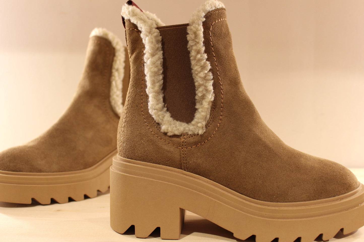 Bottines chaudes coupe Chelsea croute de cuir TAMARIS