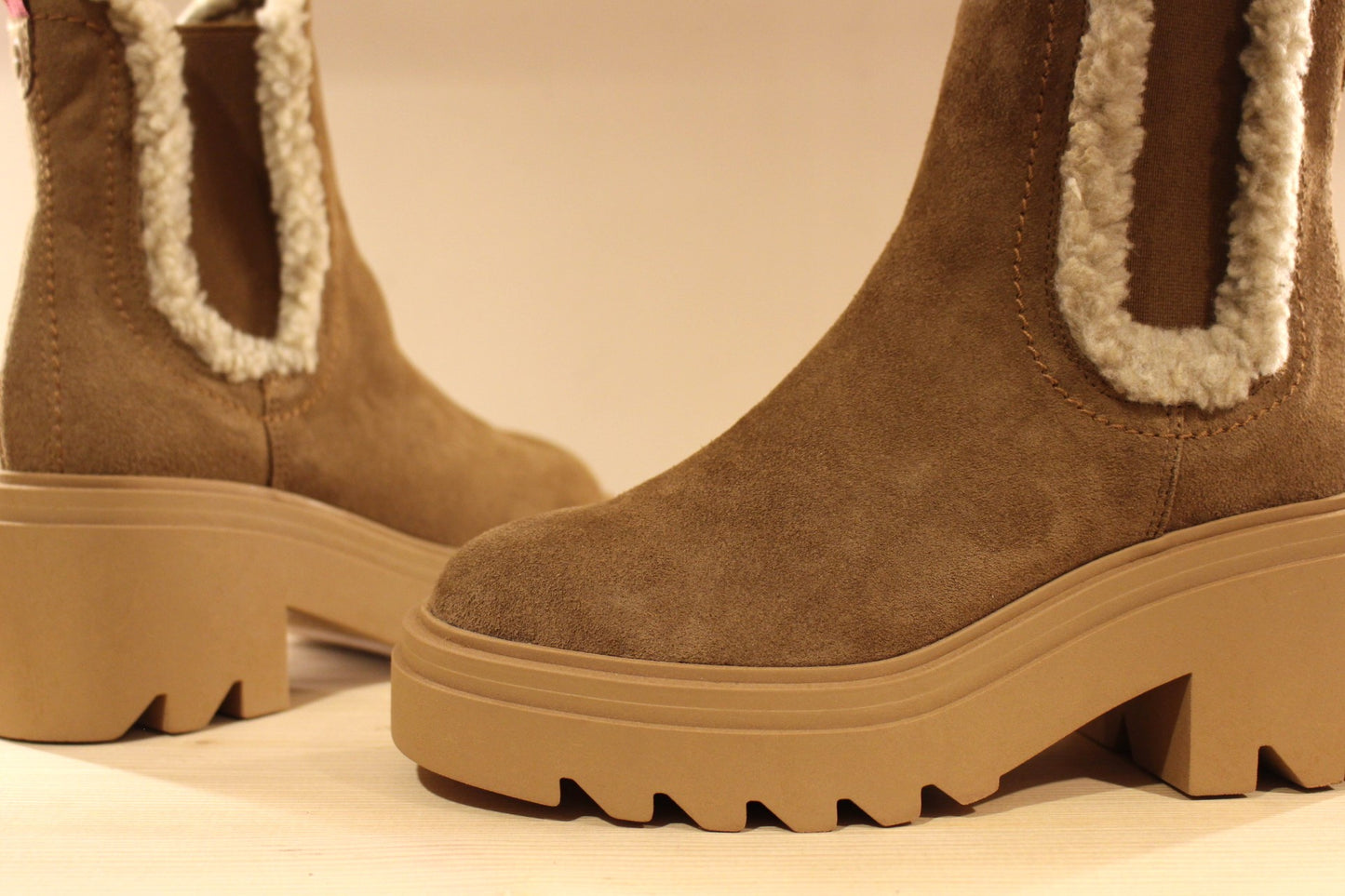 Bottines chaudes coupe Chelsea croute de cuir TAMARIS