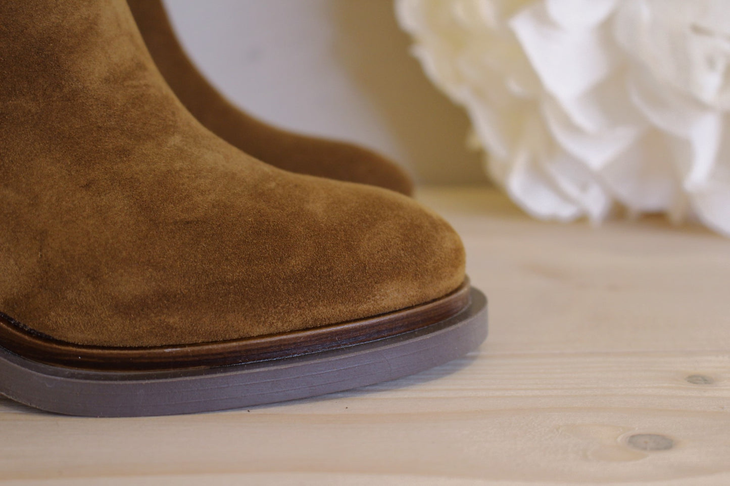 Bottine à talon ALPE cuir velours couleur marron boucle décorative