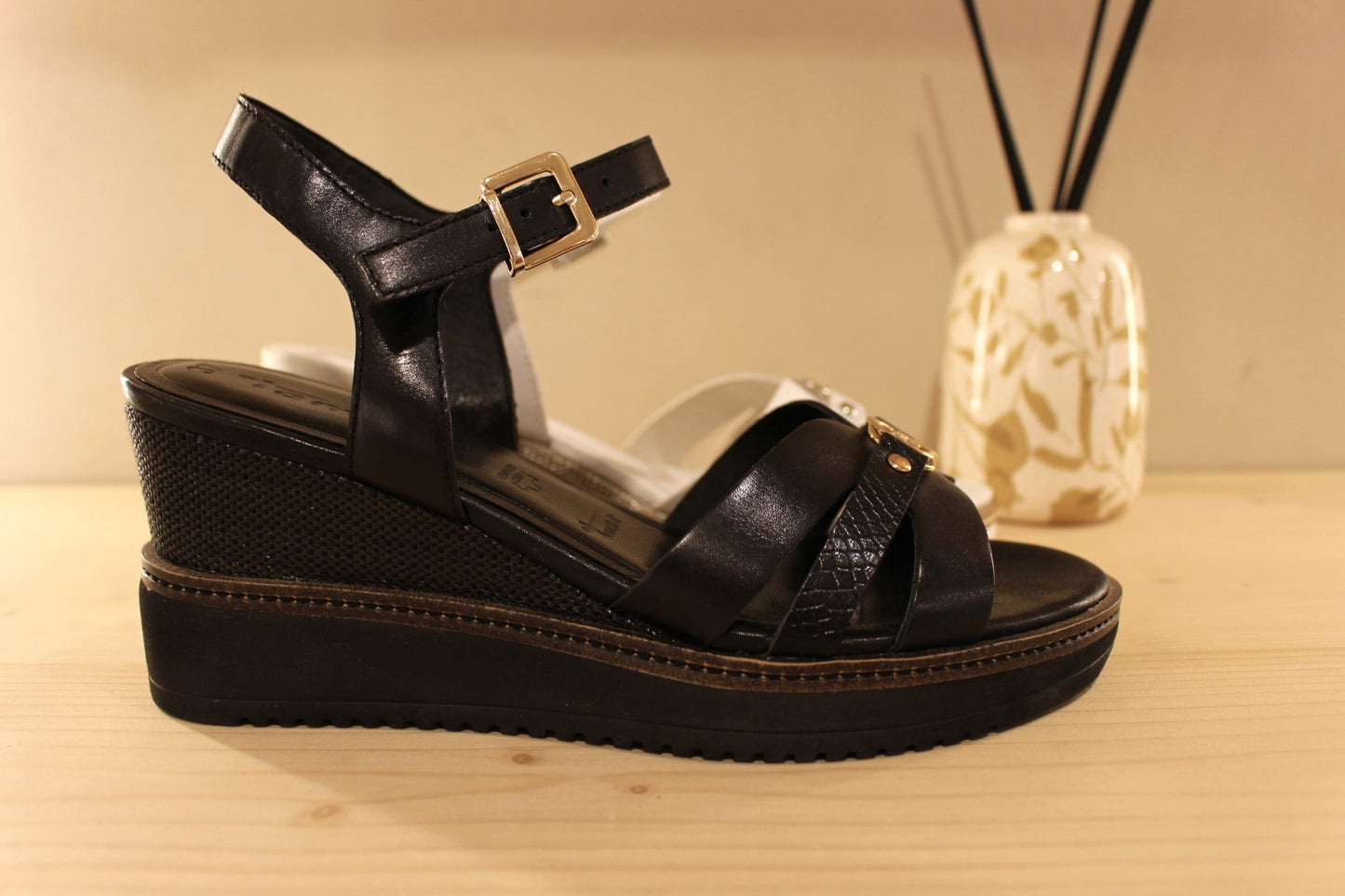 Sandale compensée en cuir blanc ou  noir TAMARIS