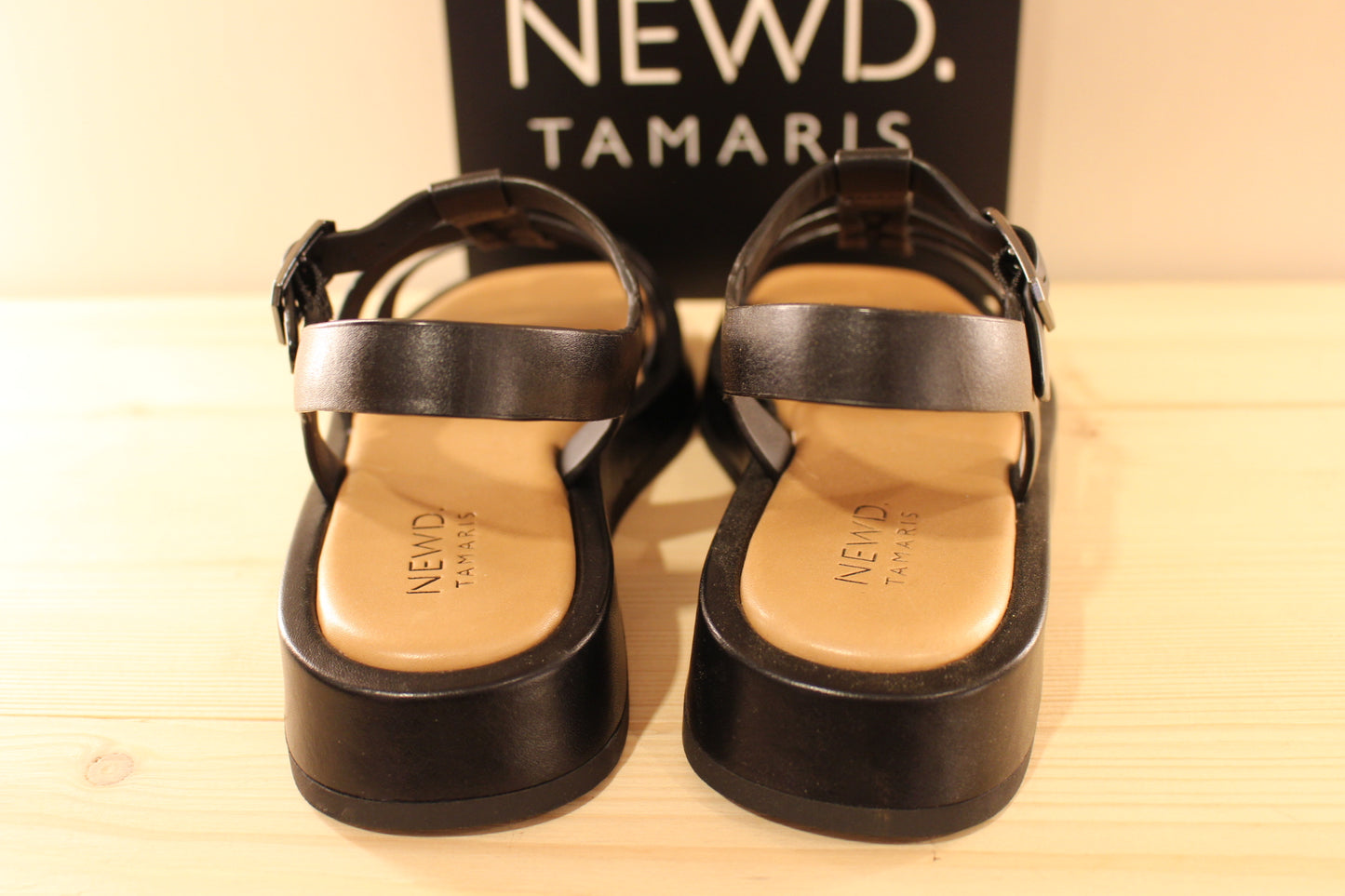 Sandale NEWD TAMARIS cuir noir fine bride semelle compensé