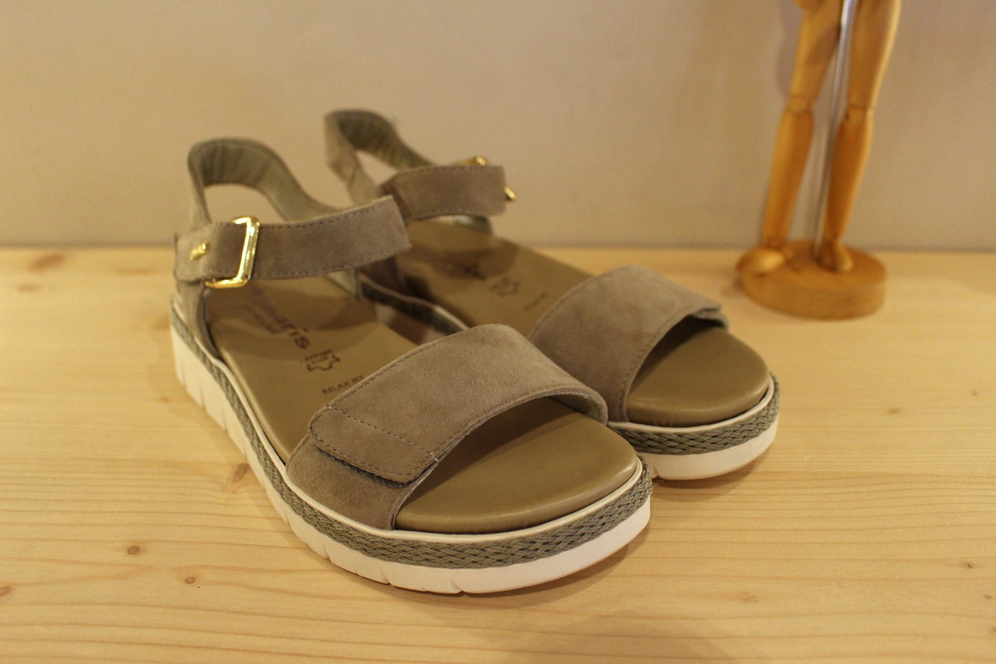 Sandales cuir velours vert avec semelles internes amovibles TAMARIS