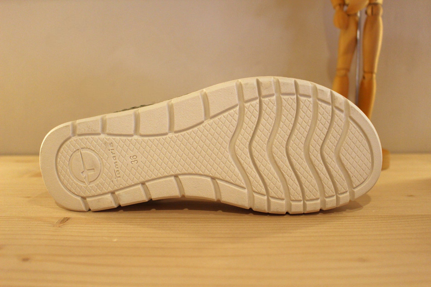 Sandales cuir velours vert avec semelles internes amovibles TAMARIS