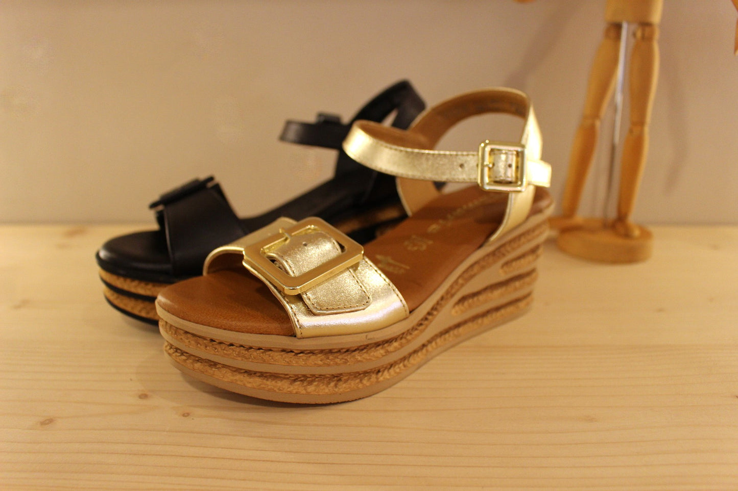 Sandale compensée en cuir noir ou or TAMARIS