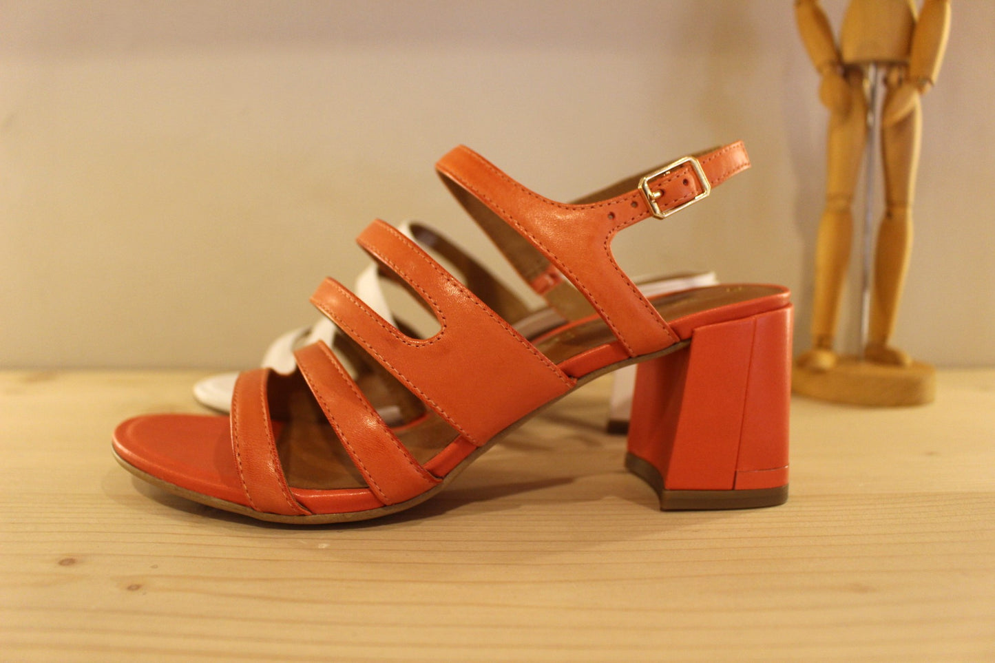 Trotteur talon cuir orange ou blanc TAMARIS