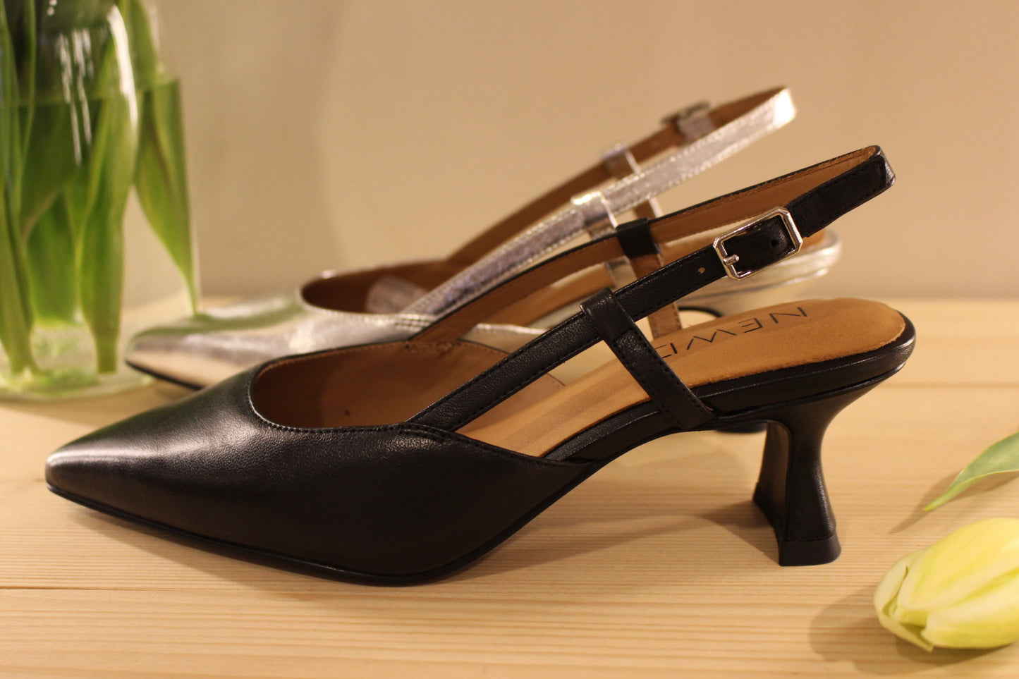 Trotteur petit talon cuir métallisé argent ou noir TAMARIS