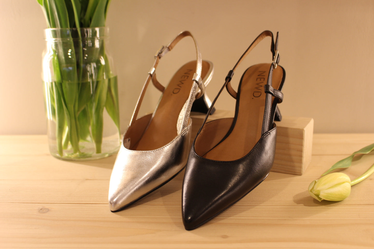 Trotteur petit talon cuir métallisé argent ou noir TAMARIS