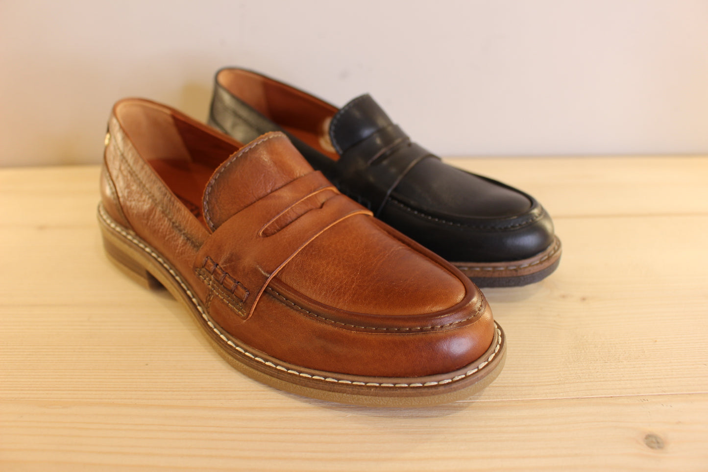 Mocassins femme cuir PIKOLINOS marron ou noir