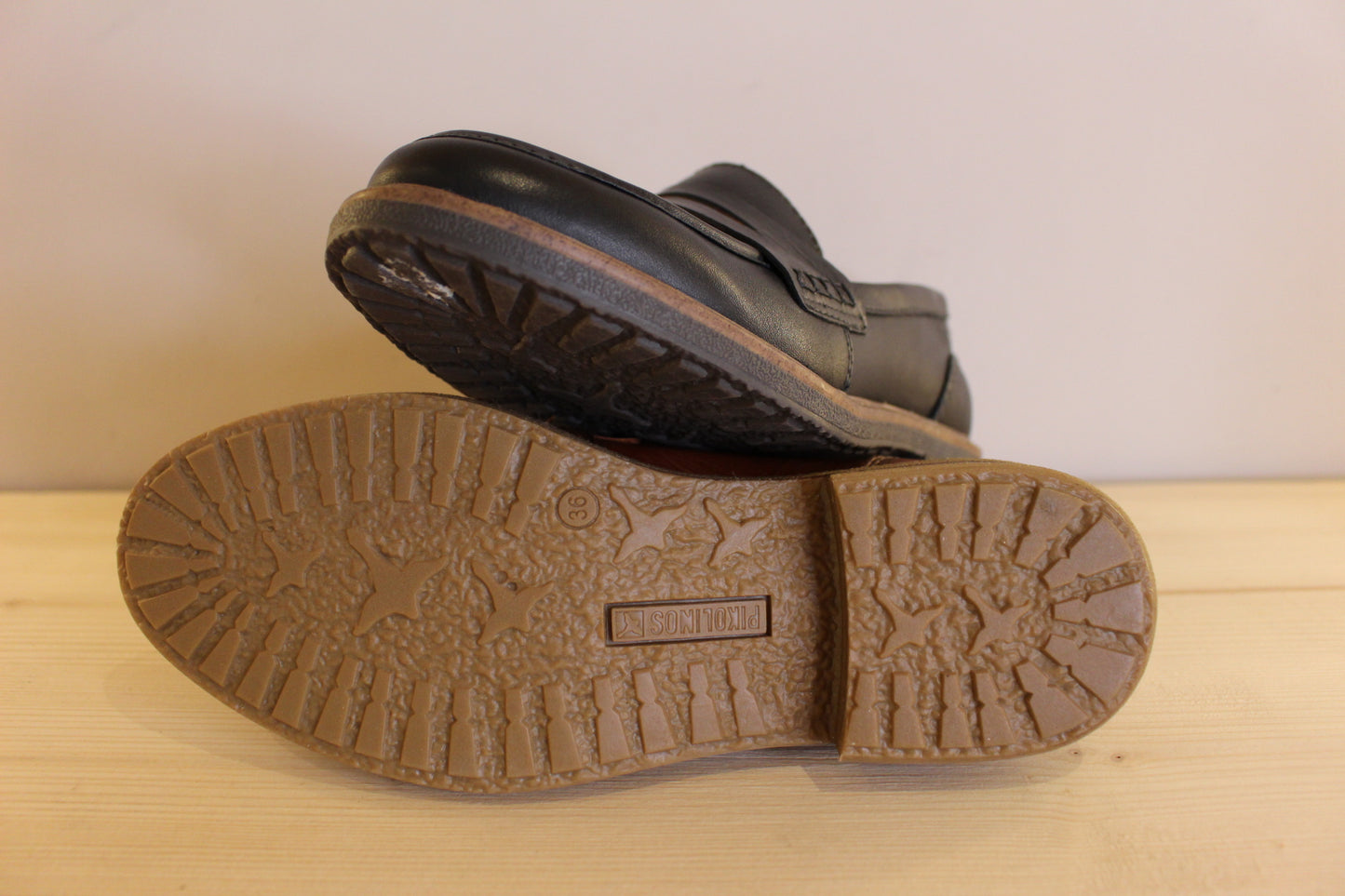 Mocassins femme cuir PIKOLINOS marron ou noir