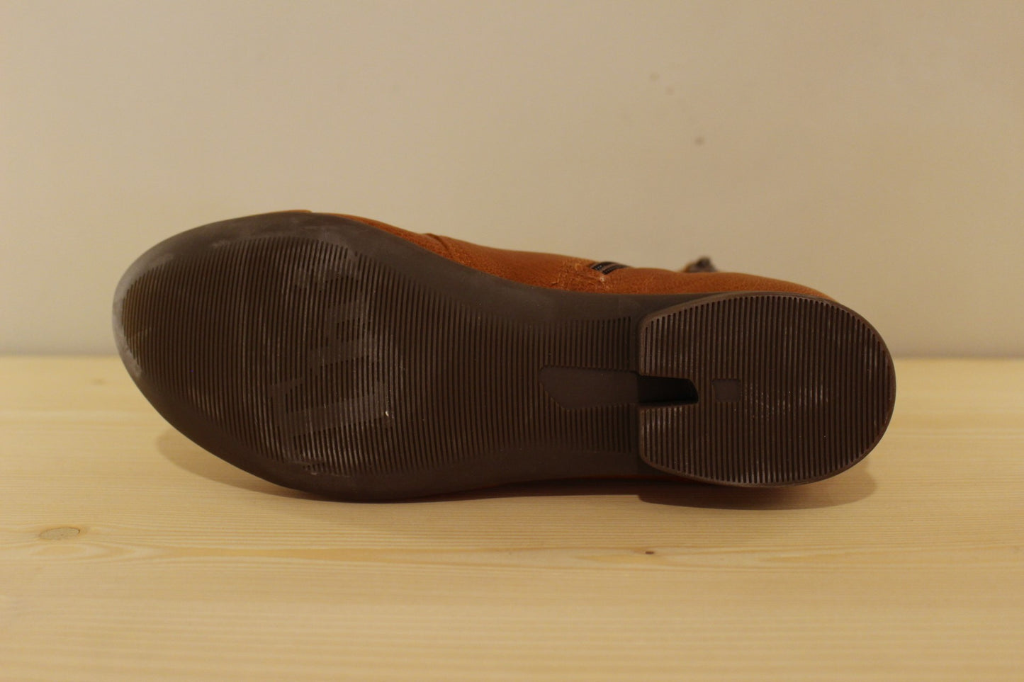 Bottines cuir de couleur cognac avec serrage zip et lacets THINK